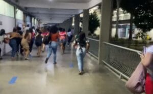 Nilton Lins é alvo de ladrões nesta sexta-feira (28) e deixa alunos em pânico; confira os vídeos