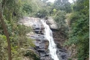 Jovem tenta tirar selfie e morre ao cair de cachoeira no Ceará