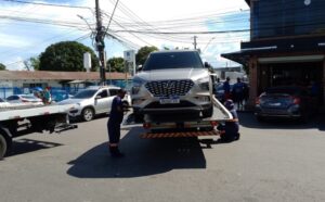 Estacionamento irregular no Parque 10 é fiscalizado e prefeitura autua 42 motoristas