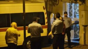 Idosa manteve cadáver do pai em casa por 15 anos e o vestia com pijamas