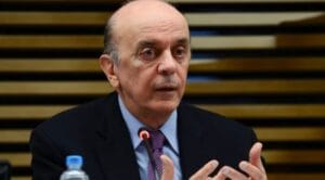 José Serra é internado para procedimento cirúrgico na coluna