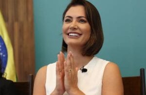 Durante um evento, Michelle Bolsonaro dispara: ‘Não quis ser uma boneca de enfeite ou viajante turista’