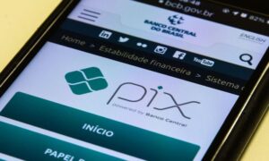 A pedido de Lula, Caixa suspende cobrança de Pix para pessoa jurídica