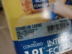 Procon-AM fiscaliza loja de materiais de construção e encontra produtos fora da validade