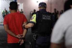 Homem é preso ao ser flagrado com adolescente de 15 anos em pousada no Jorge Teixeira