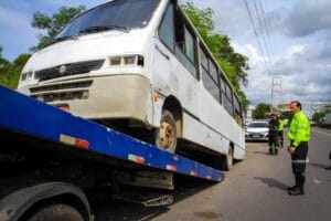Operação ‘Carga Pesada’ remove sete veículos durante fiscalização na Zona Sul de Manaus