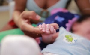 DPE move ação para garantir que mãe vítima de violência obstétrica seja indenizada em R$ 300 mil, no AM
