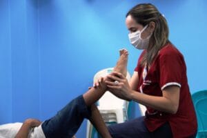 Fundação Hospital Adriano Jorge intensifica atendimento de pessoas que precisam de fisioterapia