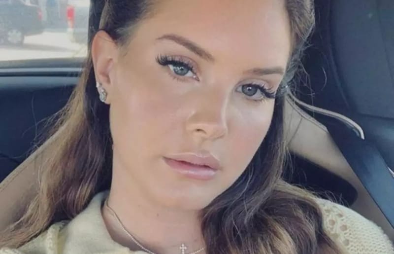 Após informações que Lana Del Rey estaria em Manaus, fãs lotam porta de hotel no Centro da cidade