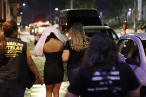 Pousada de Manaus é autuada após adolescente ser flagrada com homem de 40 anos