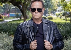 Ícone dos anos 80, Sylvinho Blau Blau vai agitar shopping de Manaus com show gratuito
