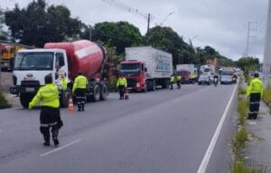 Operação ‘Carga Pesada’ autua 32 motoristas por irregularidades na Zona Leste de Manaus
