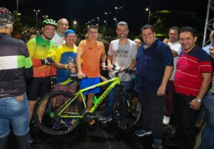 David Almeida assina ordem de serviço para construção de ciclovia na Ponta Negra