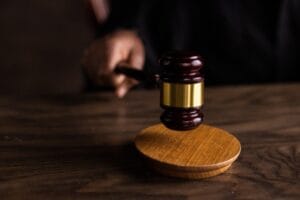 Em Manaus, Justiça absolve homem acusado de homicídio que teria sido cometido por irmão gêmeo