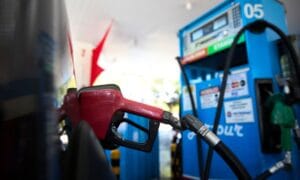 Combustível: governo prevê queda de preço se petróleo mantiver cotação
