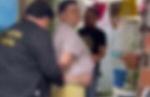 Preso em Manaus homem que agrediu e ameaçou enfiar uma faca no pescoço da mulher; veja o momento da prisão