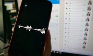 Alo, mãe? Golpe envolvendo inteligência artificial imita a voz de familiares e polícia do AM faz um alerta