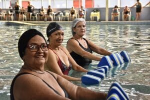 Em Manaus, programa oferece tratamento especializado de hidroterapia para idosos com lombalgia