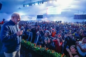 ‘A gente está colocando o povo pra dizer aonde aplica o dinheiro que arrecadou’, diz Lula