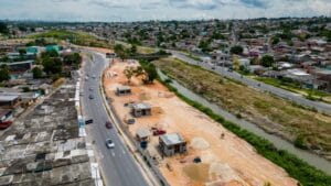 Construção de quadras e quiosques avançam no parque Amazonino Mendes