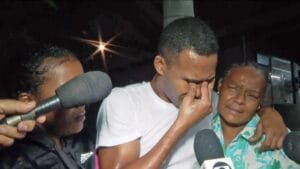 Preso injustamente, porteiro chora ao deixar cadeia após 3 anos: ‘Acabou aquele inferno lá dentro’