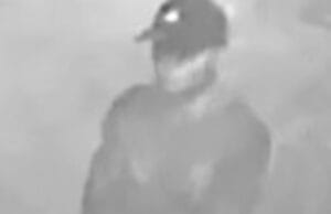 Homem que matou a namorada a facadas na frente dos filhos, está sendo procurado pela polícia de Manaus