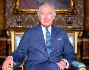 Quer trabalhar no palácio do rei Charles? Vagas pagam até R$ 219 mil ao ano