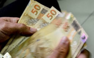 Lote extra de R$ 1,5 bi do abono salarial será pago nesta quarta-feira; veja quem tem direito