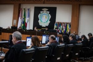 Mantida a sentença sobre isenção de IPVA à empresa de transporte coletivo de Manaus