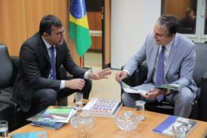 Ministro da Educação confirma que obras de unidades educacionais serão retomadas no Amazonas