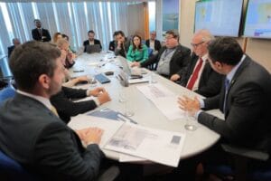Governador solicita imóveis da União sem uso para transformar em moradias para cerca de 500 famílias do AM