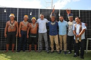 Brilha Amazonas: Wilson Lima entrega placas de energia solar a comunidades indígenas do Rio Negro