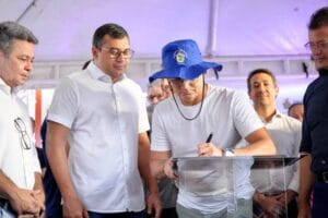Termo de cooperação para ampliar rede de esgoto é firmado pela prefeitura e Governo do AM