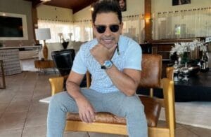 Voz de Zezé Di Camargo volta a falhar em show e viraliza na web; assista