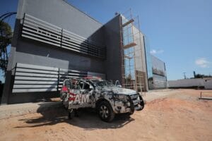 Com investimento de R$ 10,2 milhões, Wilson Lima vistoria fase final da obra do novo batalhão da Rocam