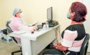 Beneficiários do Bolsa Família são orientados para atualização do acompanhamento em saúde, em Manaus