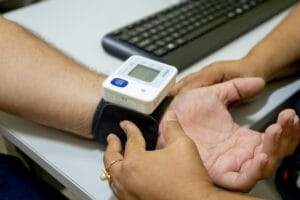 Pessoas com hipertensão e diabetes devem atualizar o cadastro nas unidades de saúde da prefeitura