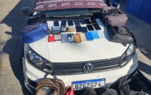 Onze celulares roubados, relógios e bolsas são recuperados pela PM, na Zona Norte de Manaus
