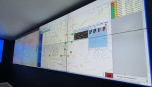Teste em semáforo que priorizará ônibus, ambulâncias e veículos de emergência atrasados é iniciado em Manaus