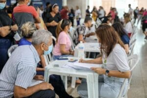 Wilson Lima reassenta mais 192 famílias das comunidades da Sharp e Manaus 2000