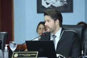 Conselheiro do TCE-AM suspende pregão de licitação da Semed por indícios de direcionamento