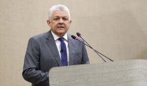 Em Manaus, vereador denuncia descaso do INSS e solicita redução da fila