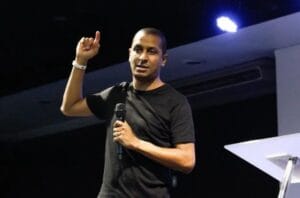Pastor é preso suspeito de estuprar adolescentes da igreja evangélica