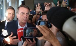 Passaporte de Jair Bolsonaro é entregue às autoridades