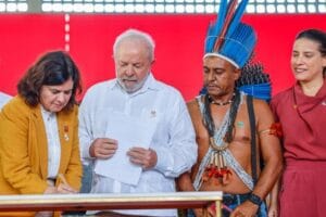 ‘Farmácia Popular foi ironizado, mas volta com mais força’, diz Lula