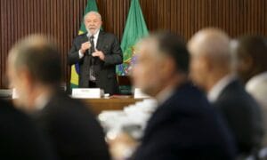 ‘Está proibido ter novas ideias antes de cumprir o prometido’, diz Lula