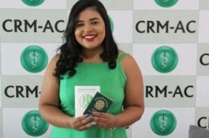 Médica de 27 anos morre de embolia pulmonar após fraturar o pé durante passeio