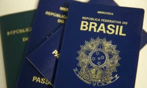 Brasileiros esperam quase 20 meses para obter visto dos EUA e embaixada reconhece o problema