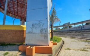 Prefeitura alerta para pichações na Ponta Negra e prejuízos causados com vandalismo
