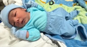 Gravidez surpresa: mulher vai a hospital com suspeita de pneumonia e dá à luz; ela tomava anticoncepcional